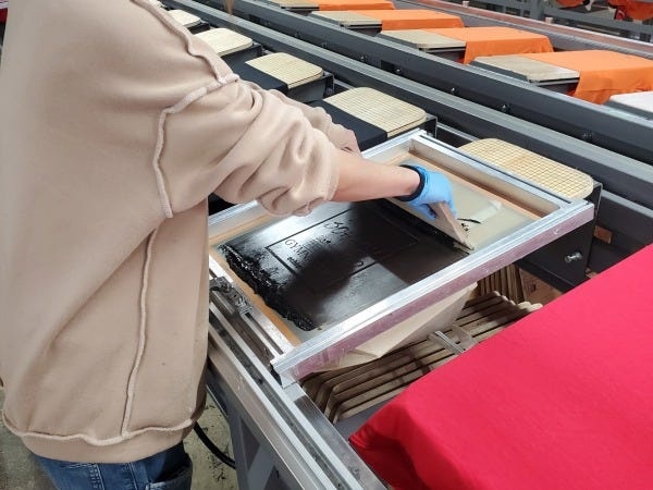 従業員数は約30名。男女比率：男性1割、女性9割。平均年齢35歳前後