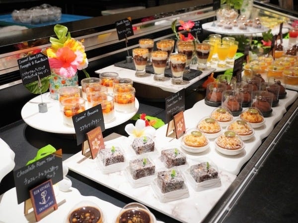 夕食コースには、一品ずつ手作りしたスイーツを、サイドビュッフェで提供する予定です♪ 魅力溢れるスイーツ創りを手掛けるパティシエも募集します。