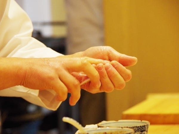 【経験者のみ！】1日3h～勤務可能！休みもシフト制！