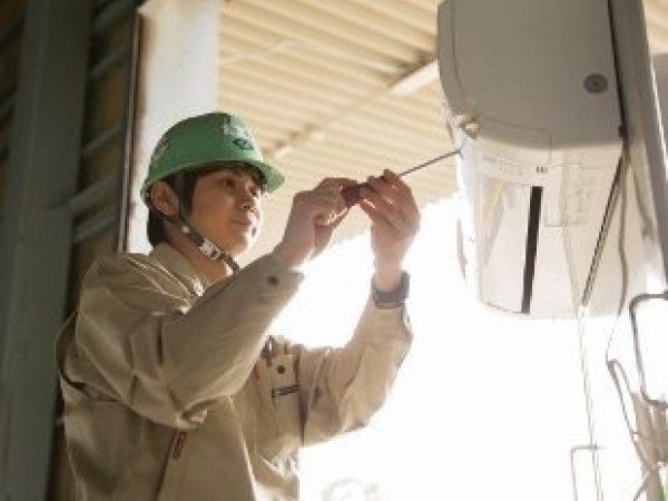 メンテナンスの仕事がないときは場内で協力会社の方と一緒に整備などを行います。