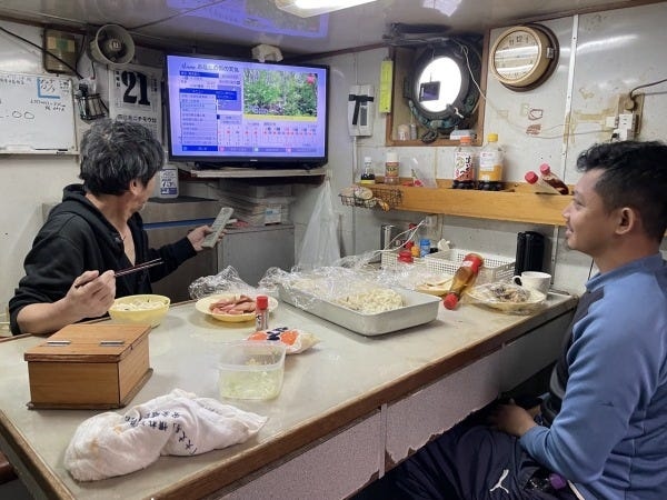 船内生活中は住居費も食費も掛かりませんので、陸で稼ぐ同額の給与とは比べ物にならないぐらい貯金ができます。