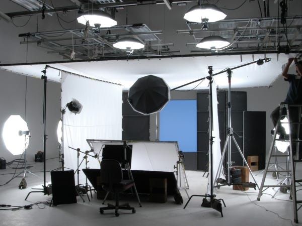 当社で経験を積んだ後、制作プロダクションなどに転職してキャリアを築いていく先輩も多いです。