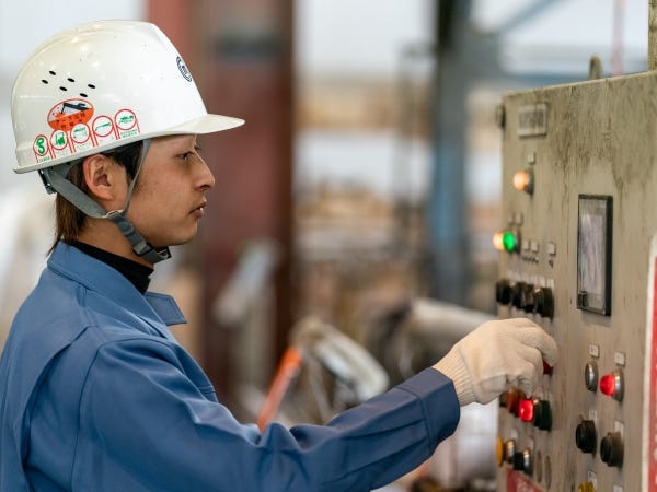 作業風景、弊社社員です