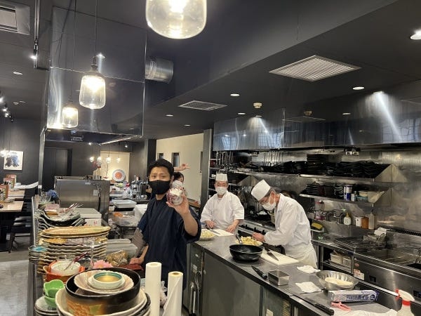 自分達が開発したメニューや、考えた企画でお店がにぎわうと、嬉しいもの。ホール業務も一部、お任せするので、お客様の喜ぶ顔が見られます。