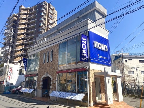 本社外観です。パン屋さん？といわれるほどおしゃれな外観です♪