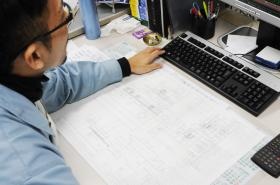 社内設計業務。３ＤＣＡＤにて設計を実施しています。