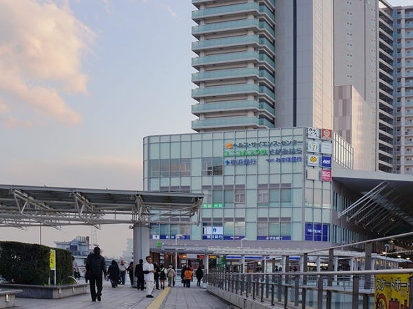 駅徒歩3分のショッピングセンター内にあるので、通勤便利です。