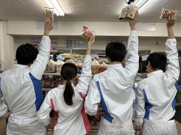 パンや和洋菓子の製造・カンタンな製造・和洋菓子等の製造のパンの生地を鉄板に並べる・販売・未経験者（単発OK・でOK）