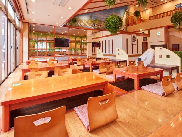 グループで楽しめるよう、ご飯ものから、デザート類、アルコール類、おつまみ類まで豊富な食事メニューをご用意しております。