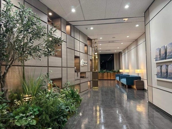 エントランスは綺麗で開放的です♪