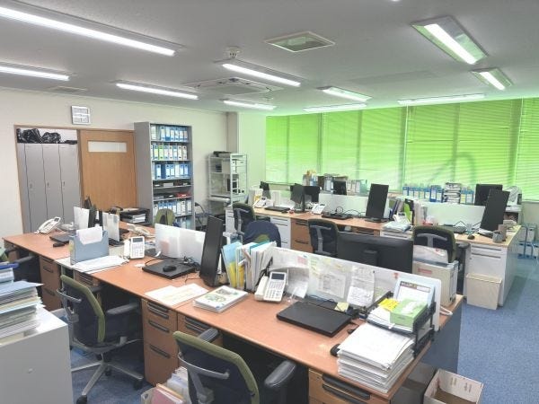 事務所の内装です。2024年12月に内装を大幅にリニューアルするため、改装したばかりの新しいオフィスで勤務していただけます。