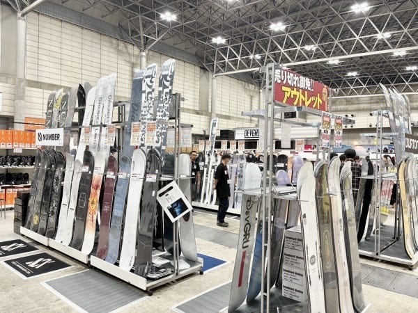 冬スポ会場でのスノーボード用品の商品陳列と接客販売（未経験OK・スキルは一切不問）