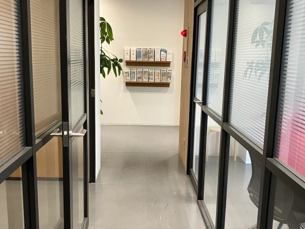 本社内は落ち着いた雰囲気です。