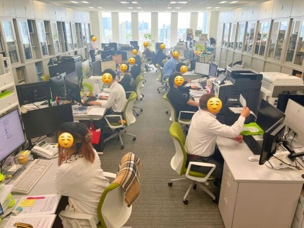 ここがあなたの働くオフィスです！快適さにこだわった空間で、自由に休憩OK。周辺には飲食店もたくさんあり、池袋ランチを楽しむメンバーも多数！