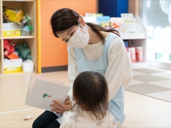 他の仕事のあとに遅番として勤務している方の保育士・企業主導型保育園の保育スタッフ（保育士資格・経験不問）