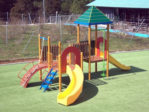 子どもが喜ぶ遊具から、大人の健康促進のための遊具まで色々と製作します！