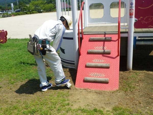 遊具や体育器具の点検も行います！