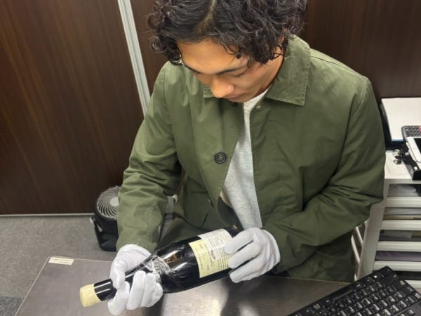 店舗スタッフ・ジュエリー店舗スタッフ・中古品買取店のスタッフ（大歓迎）