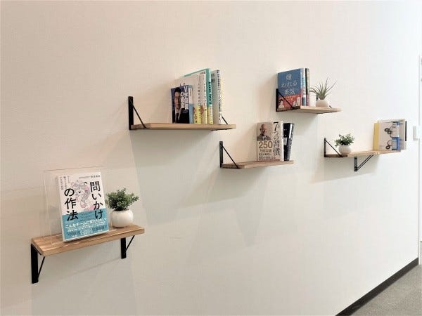 仕事や人生に役立つ書籍を貸し出しています。