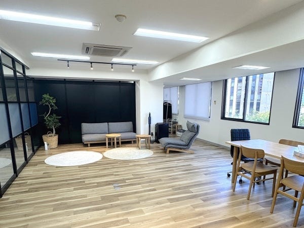 広くて綺麗な休憩所も用意していますので、疲れたときにはこちらでリフレッシュ！