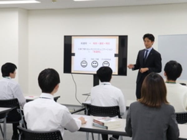 研修では、技術的な研修だけでなく、ヒューマンスキルを高められるような研修も行っておりますので、社会人経験があまりない方もご安心ください！