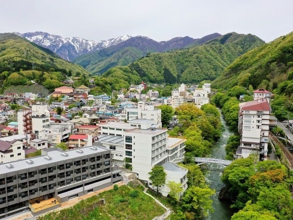 自然豊かですが、街にもほど近く、買い物にも便利な立地です。
