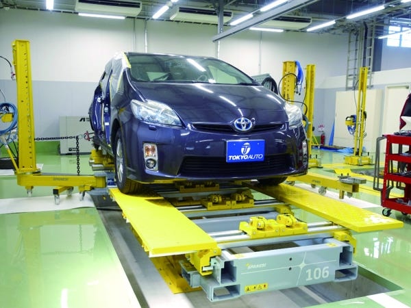 スパネージ社製のジグ式フレーム修正機です。