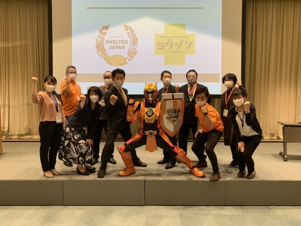 当社では、幅広い世代が協力し合いながら活躍しています。