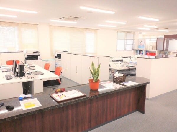 清潔感のあるオフィス内でのお仕事です