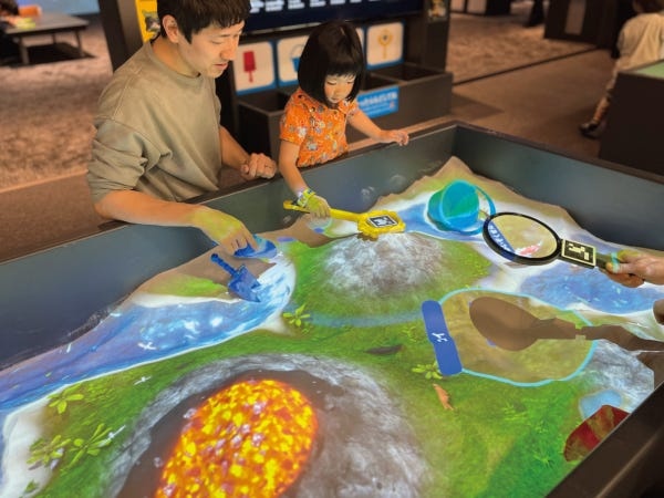 「第11回キッズデザイン賞」を受賞したAR砂遊びアトラクション「SAND PARTY! 」