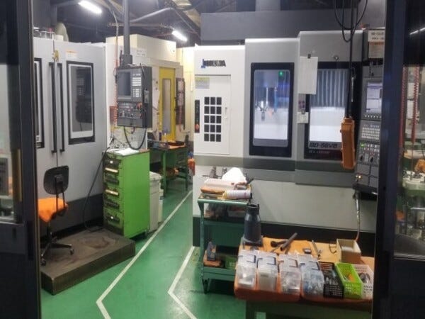 NC旋盤やマシニングセンターなど、様々な工作機械を完備。2025年10月にはNC旋盤を増設予定。多様な設備に触れ、技術の幅を広げられます。