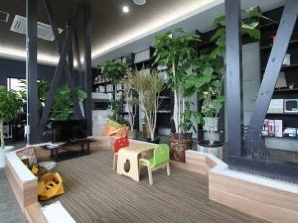 お子様連れのお客様向けにキッズコーナーも完備。お打合せにも集中していただけます。