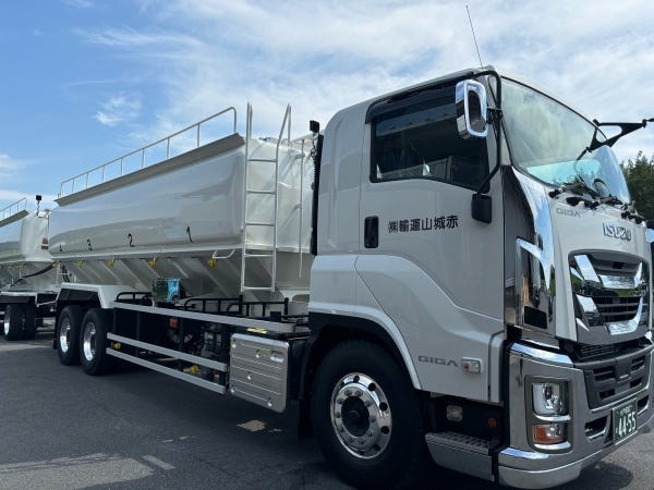 大型トレーラーバルク車ドライバー（飼料配送）