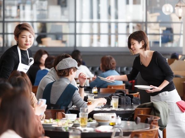 広々としたホールでお客様をおもてなし◎