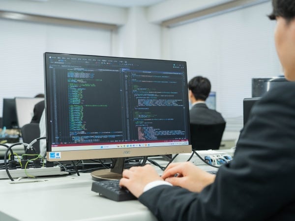 エンジニアを大切にした研修、配属を行っています。それぞれの個性を大事に、技術を身に着け、キャリアアップをサポートしています。