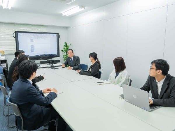 先輩、後輩の垣根は低く、コミュニケーションは取りやすい環境です。不安なことはすぐにご相談ください。