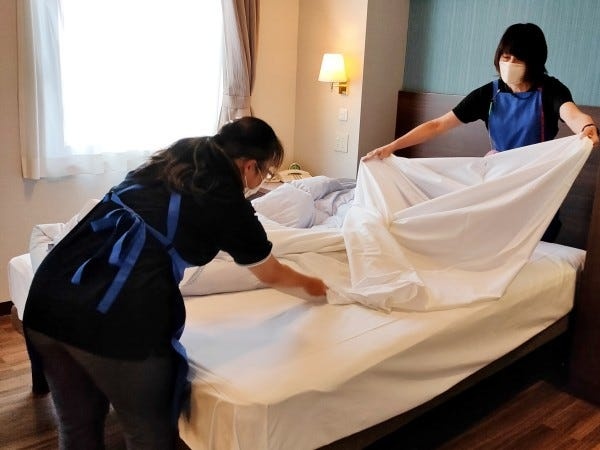 清掃・充実した研修とサポート（シフトは柔軟に調整可能・チップのチャンスもあり）