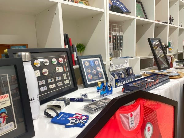 人気アニメや大手ブイチューバー、スポーツイベントグッズを扱っています。