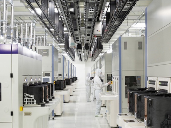 半導体製造装置オペレーター（未経験歓迎）年間休日185日