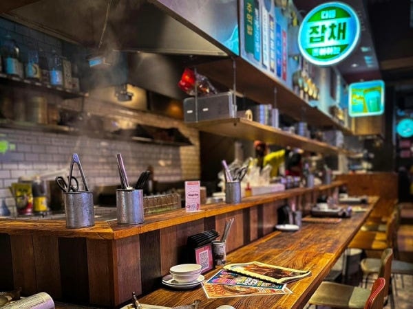 韓国屋台料理店のキッチン・清掃スタッフ募集！未経験歓迎