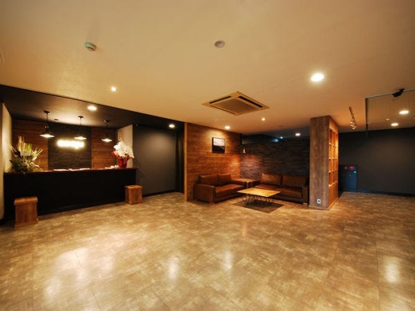 お客様をお迎えするロビーです。あなたの素敵な笑顔でお客様をお迎えしてください。