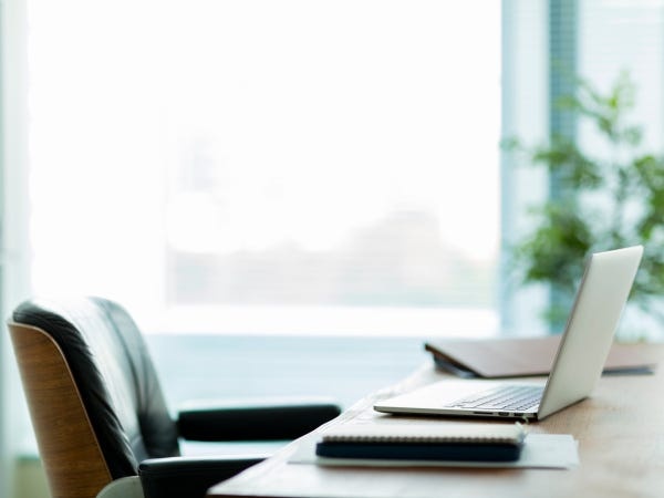 オフィスでの作業