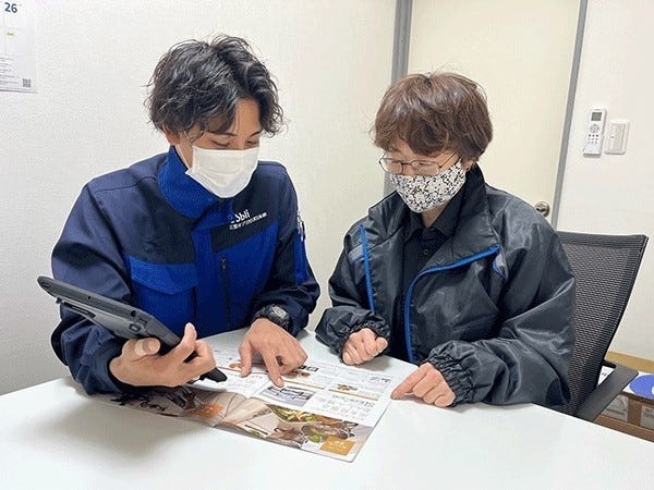 お客様のお困りごとをお聞きし、希望に沿った提案もします。相手に合わせた対応がポイント。「ありがとう。」と言われたときはやりがいを感じます。