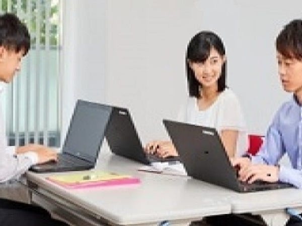 Slackなどを活用して、現場が違う社員同士でもいつでも交流ができます。