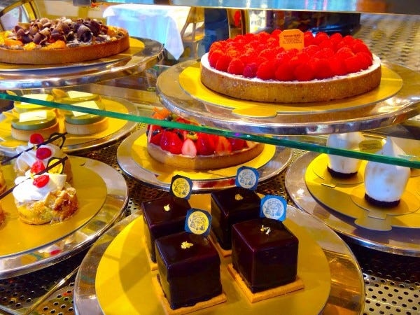 旬の果物を使ったパティスリーにもマリアージュ フレールのお茶が使われています。