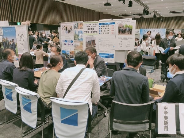 出展ブースを設置して来場者募集も含めてスタッフ全員でイベントを盛り上げています。