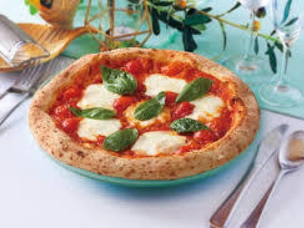 おいしいピザがまかないで食べれます！