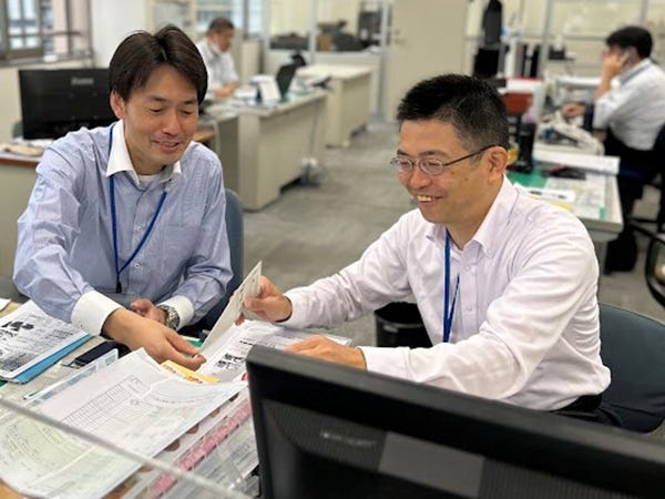 入社後は、先輩の営業活動への同行からスタート。サポート体制のもと、お客様とのコミュニケーションの取り方、商品知識などを覚えていける環境です。