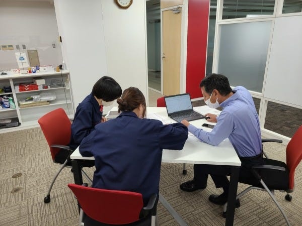 ミーティングスペースも自由に活用しています！