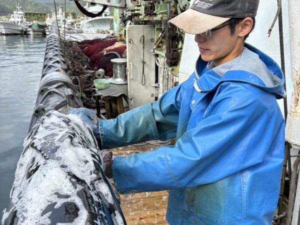 僕も初心者でしたが、簡単な仕事から始められ、先輩が困ったときに助けてくれるので安心です。今では自信を持って仕事に取り組めています！